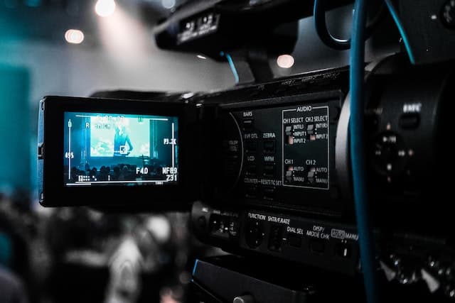 11 Advantages of Using AI-Driven Video Creation Tools