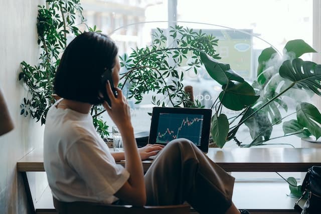 Artificial Intelligence Investing Advice - Pros and Cons