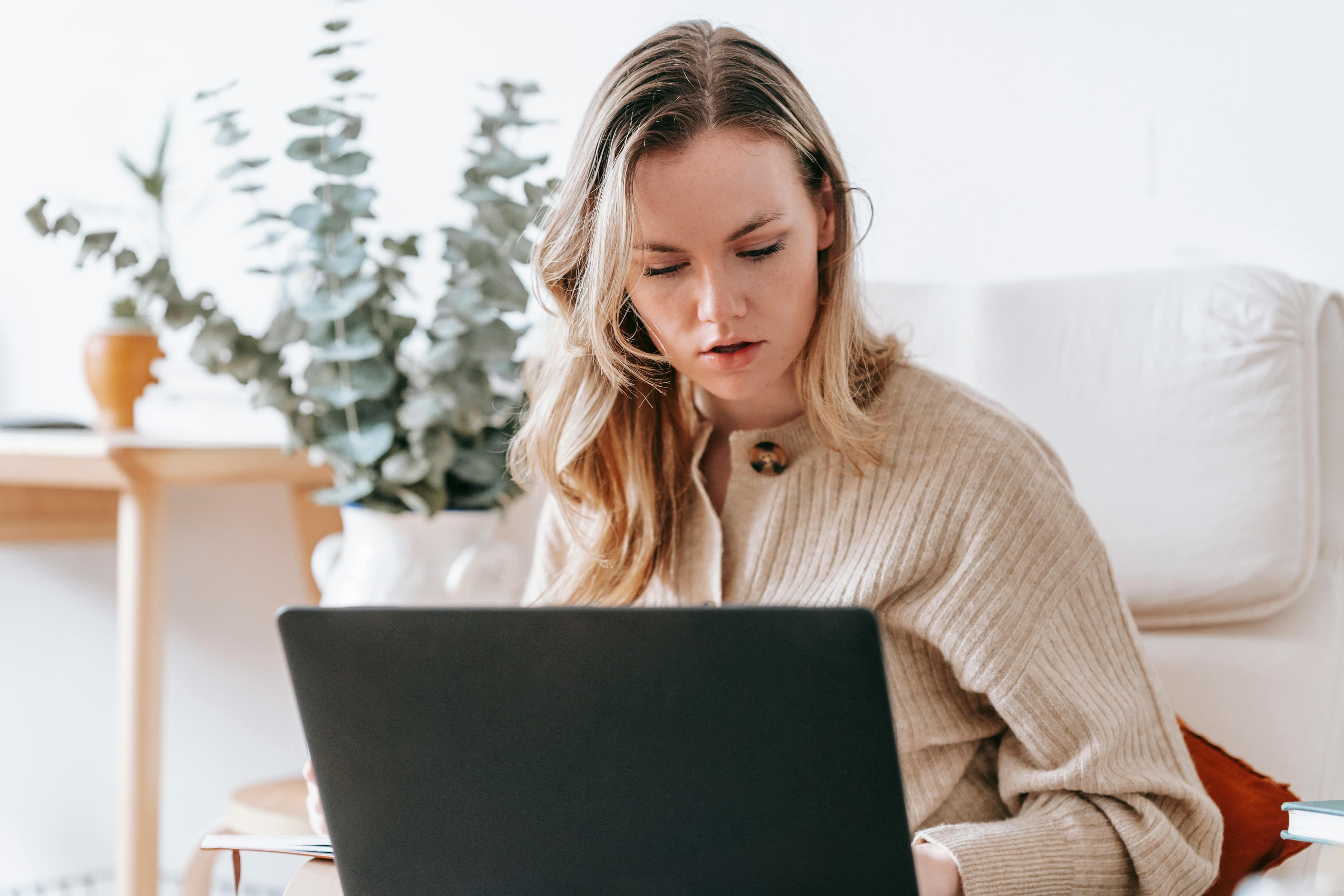 How to Use AI to Start Your Own Business -- and 6 Other Things You'll Need